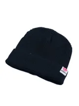 Gorro tipo beanie de punto acanalado en color negro, con vuelta y etiqueta de la marca Umbro cosida en el lateral.