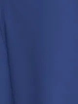 Bañador azul de corte recto, con cintura elástica ajustable con cordón.