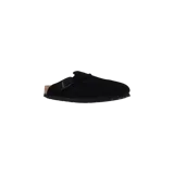 Zuecos estilo mule Birkenstock Boston de color negro, confeccionados en gamuza con suela de corcho y hebilla lateral ajustable.