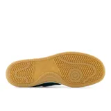 Championes New Balance modelo BB480LPA, de estilo retro, con capellada de cuero color blanco y detalles en verde y celeste. Presenta el logo "N" en los laterales y suela de goma color caramelo.