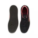 Championes Puma Palermo negros con detalles en blanco y suela color caramelo.