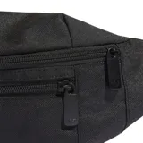 Riñonera Adidas Adicolor Classic de color negro con el logotipo del trébol y la inscripción de la marca en blanco en el frente. Cuenta con cierre de cremallera y correa ajustable con estampado contrastante.