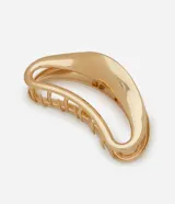 Pinza de cabello con diseño orgánico y calado, fabricada en aleación de zinc con acabado dorado brillante.