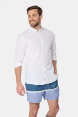 Short de baño celeste con rayas horizontales en azul marino, blanco y rosa. Cintura elástica con cordón ajustable, bolsillos laterales y suspensor de malla fina.