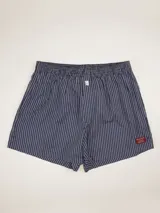 Boxer de algodón a rayas verticales color borgoña y blanco, con cintura elástica y logo bordado.