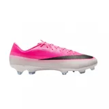 Championes de fútbol Nike Mercurial Vapor 17 Academy FG/MG, color rosado y blanco con el icónico swoosh en negro.