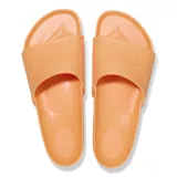 Sandalias Birkenstock Barbados Eva color naranja, de goma eva, con tira ancha sobre el empeine con el nombre de la marca en relieve.
