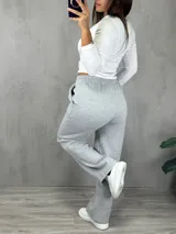 Pantalón de jogging gris melange, de corte amplio y cintura elástica.