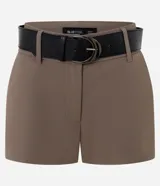 Short de sastrería de tiro alto color marrón, con diseño estructurado y presillas para cinturón.