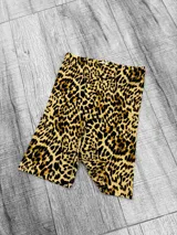 Short biker de lycra con estampado animal print.