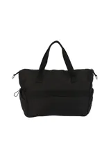 Bolso tipo shopper de nylon color negro, amplio y funcional. Cuenta con cierre superior, asas reforzadas para llevar al hombro y correa ajustable extraíble. Incluye bolsillos externos con cierre para mayor organización.