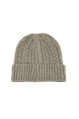 Gorro tipo beanie de punto trenzado en color negro, con borde acanalado y diseño clásico de invierno.