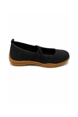 Zapatilla de lona color negro con tiras cruzadas elásticas sobre el empeine y suela de goma marrón.