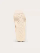 Championes de mujer Sorel modelo Ona Ave T Toe, color salmón con detalles en tono tostado y talón dorado. Presentan suela plataforma gruesa de caucho y parte superior de piel y ante con cordones.
