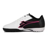 Championes de fútbol Diadora Striker Tf, color blanco con detalles en negro y fucsia.