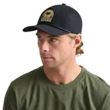 Gorra tipo snapback color negro con visera plana, cordón decorativo sobre la visera y parche bordado frontal con diseño de palmera y texto de la marca.