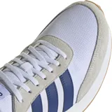 Zapatillas Adidas Run 70S blancas con detalles en azul y gris.