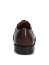 Zapato de vestir formal Hush Puppies modelo Jazz, confeccionado en cuero vacuno color marrón con diseño de puntera reforzada y cierre mediante cordones.