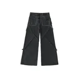 Pantalón de jean estilo ultra baggy color negro, con costuras decorativas con efecto desflecado en el frente. Presenta un corte holgado y amplio en las piernas.