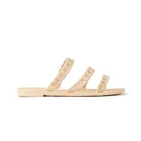 Sandalias planas tipo ojota color beige, con tres tiras superiores de diseño entrelazado imitando eslabones de cadena.