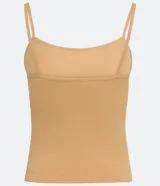 Musculosa color durazno, de poliamida acanalada, con escote cuadrado y tirantes finos.