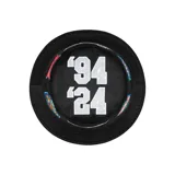 Gorro tipo bucket negro de malla con logo de Supreme bordado en el frente y otros parches decorativos.