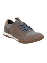 Championes urbanos Hush Puppies modelo Space, con diseño combinado en cuero marrón y paneles de tejido gris. Presentan cordones azules, suela de goma antideslizante y entresuela de EVA para mayor amortiguación.