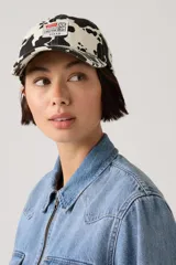 Gorra de béisbol con estampado de vaca en blanco y negro, con parche frontal de Levi's Western Wear y Pixar.