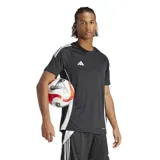 Camiseta de fútbol Adidas Tiro 24 negra con tres tiras blancas en los hombros y logo de Adidas bordado en blanco en el pecho. Confeccionada en tejido transpirable AEROREADY.