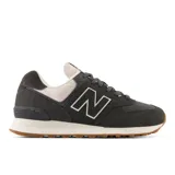 Championes urbanos New Balance modelo 574, color gris oscuro con detalles florales en el interior y logo "N" blanco en los laterales, confeccionados en gamuza y malla, con entresuela ENCAP y suela de goma marrón.
