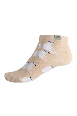Soquete de algodón color beige con estampado de osos polares blancos. Presenta una etiqueta pequeña con logo en el borde superior.