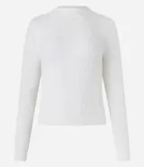 Suéter corto de punto liviano color blanco, con cuello alto y mangas largas.