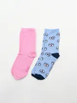 Pack de dos pares de medias. Un par es liso color rosa fuerte. El otro par es celeste con estampado de ojos y detalles en azul marino en talón y punta.