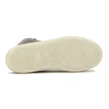 Bota casual de hombre color marrón con detalles en caramelo, de caña media y cordones.