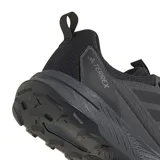 Championes de trekking Adidas Terrex Tracefinder 2, color negro con detalles en gris, confeccionados con malla transpirable y refuerzos sintéticos, con suela dentada de gran tracción.