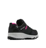 Championes de senderismo Columbia modelo Peakfreak Hera, color negro con detalles en fucsia y suela gris. Presentan tecnología impermeable OutDry, sistema de ajuste Navic Fit y suela Adapt Trax para mayor tracción.
