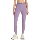 Calza deportiva New Balance color lila, de tiro alto con cintura elástica ancha que incluye el logo de la marca y líneas sutiles. Confeccionada con tejido elástico con tecnología NB Sleek para mayor comodidad y ajuste firme durante el entrenamiento.