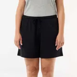 Short de felpa ligero negro, de talle alto con cintura elástica y cordón ajustable.