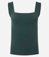 Blusa básica sin mangas marca Cortelle, confeccionada en poliamida, con escote cuadrado y tirantes medianos.