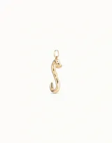 Charm unisex bañado en plata y/o oro, con forma de letra 'S' estilizada que imita la forma de un clavo.