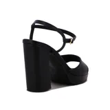 Sandalias negras de la marca Ramarim, con plataforma y tacón alto. Tiras anchas sobre el empeine y pulsera con hebilla al tobillo.