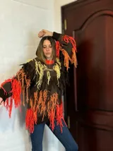 Sweater marrón de lana merino con cuello redondo y flecos XL de colores amarillo, naranja y borgoña.