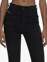 Pantalón de denim negro, tiro alto, corte skinny y largo 30.