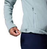 Campera de polar Columbia modelo Fast Trek II, color celeste, con cierre frontal completo, cuello alto, bolsillos laterales con cierre y bolsillo adicional con cierre en la manga izquierda.