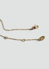 Collar de acero inoxidable dorado con cadena fina de eslabones y un dije en forma de esfera irregular.