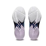 Championes de voleibol Asics Sky Elite FF MT 2, de caña media, color celeste con detalles en azul marino y blanco.