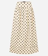 Pollera midi evasé de tricolina color beige con lunares negros, cintura ancha con elástico en la espalda y algodón certificado BCI.