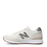 Championes urbanos New Balance modelo 515, color beige con detalles en animal print en el logo lateral, lengüeta y talón. Confeccionados en malla y gamuza, con suela de goma color caramelo.