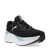 Championes de running Puma modelo Softride Mayve, color negro con detalles en blanco y verde agua. Presentan capellada de tejido respirable, entresuela con tecnología Softride y plantilla Softfoam+ para mayor amortiguación.