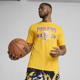 Remera Puma modelo Rival Rage color amarillo, con cuello redondo, manga corta y estampado gráfico frontal de inspiración basquetbolística.